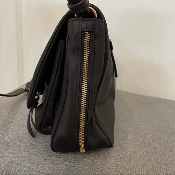 Marc Jacobs Black Nylon Flap Messenger Bag with Gold Logo - Picture 4 of 7